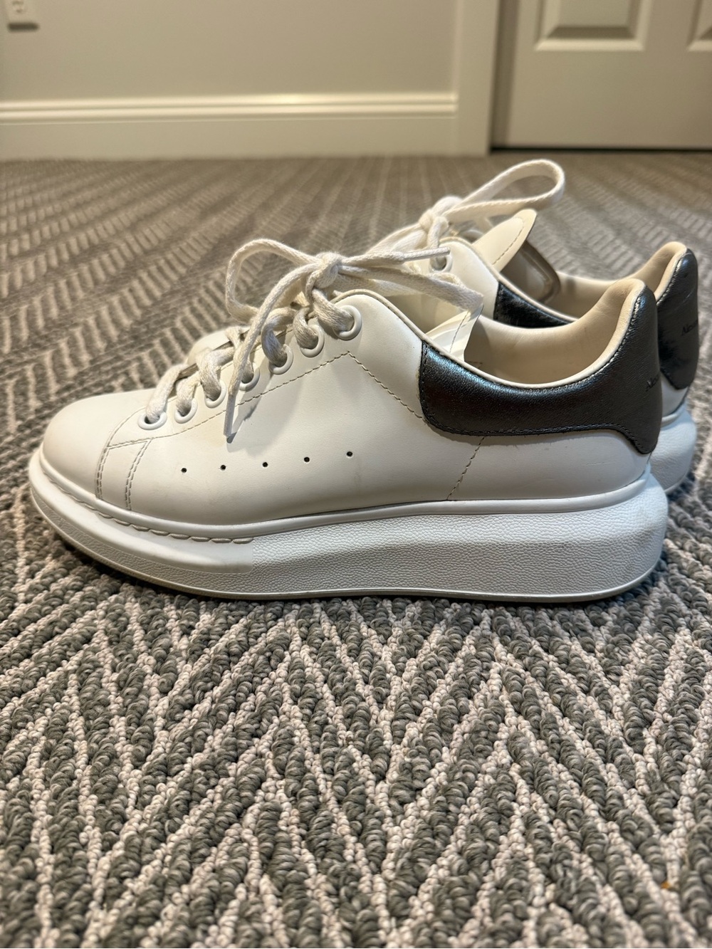 Women’s Alexander McQueen sz 38.5
